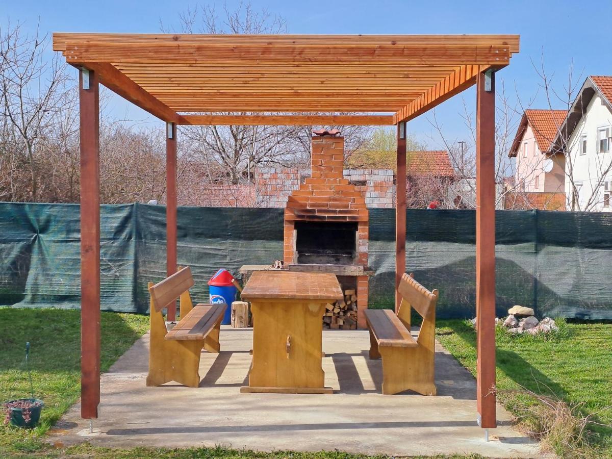 Kuca Za Odmor Domus Alba Villa Branjin Vrh Kültér fotó
